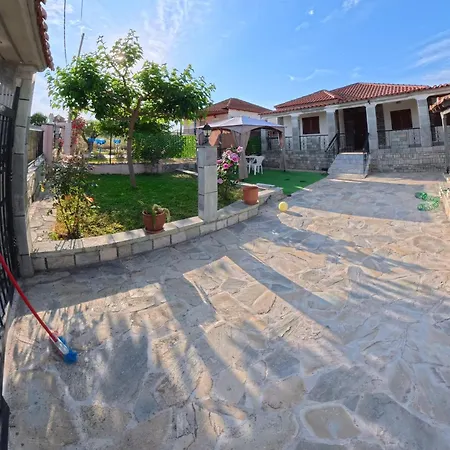 בית נופש Thomas House - Xristos *
