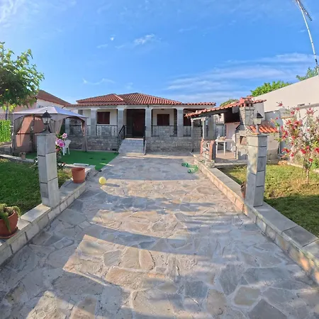 בית נופש Thomas House - Xristos *