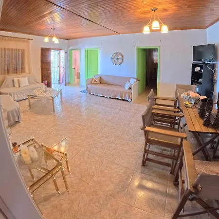 בית נופש Thomas House - Xristos *